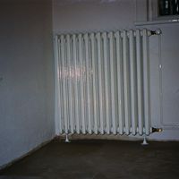 nackte beziehungen, raumecke mit radiator